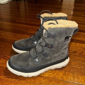 Brand new, Sorel Waterproof boots, fleece lined, worn once.